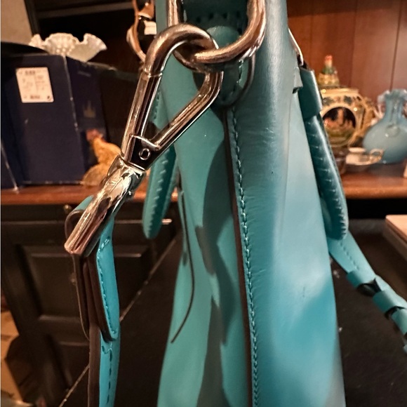 Michael Kors Blakely Medium Turquoise Leather Bucket Bag/Crossbody - Picture 3 of 8